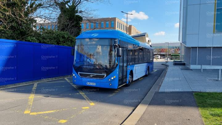 Image of First Berkshire & The Thames Valley vehicle 69930. Taken by Christopher T at 11.32.32 on 2022.03.18